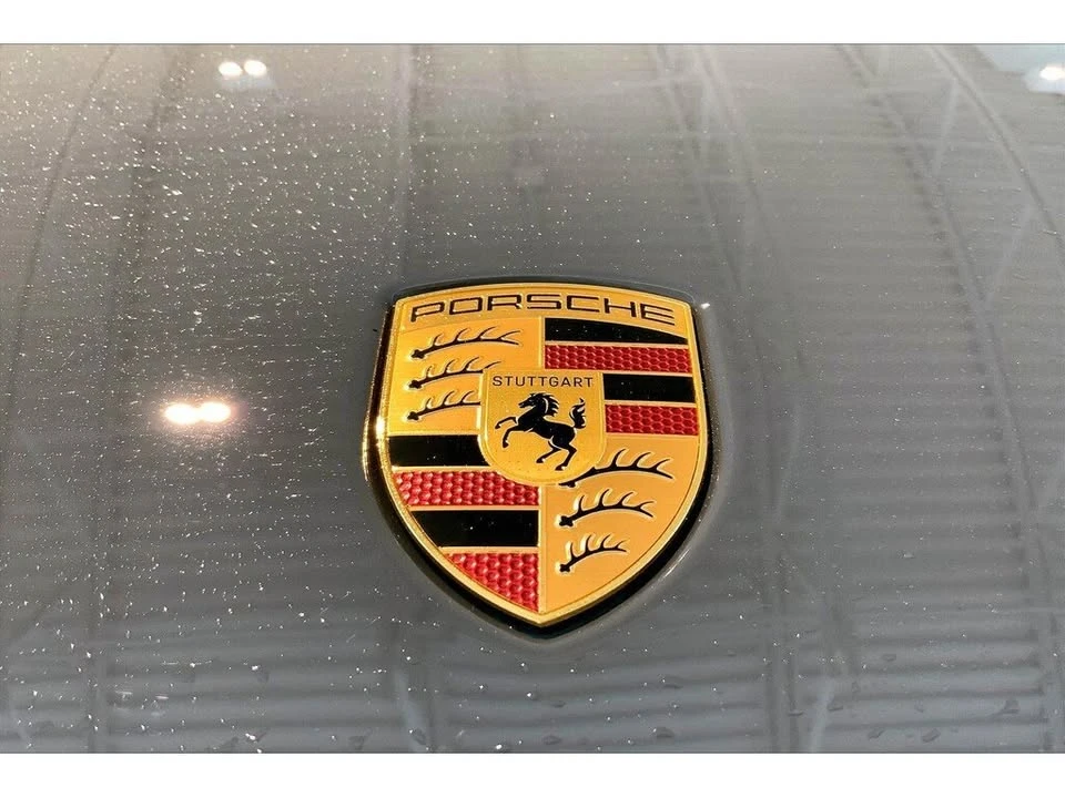 2025 Porsche Macan Electric - Image 11 of 20