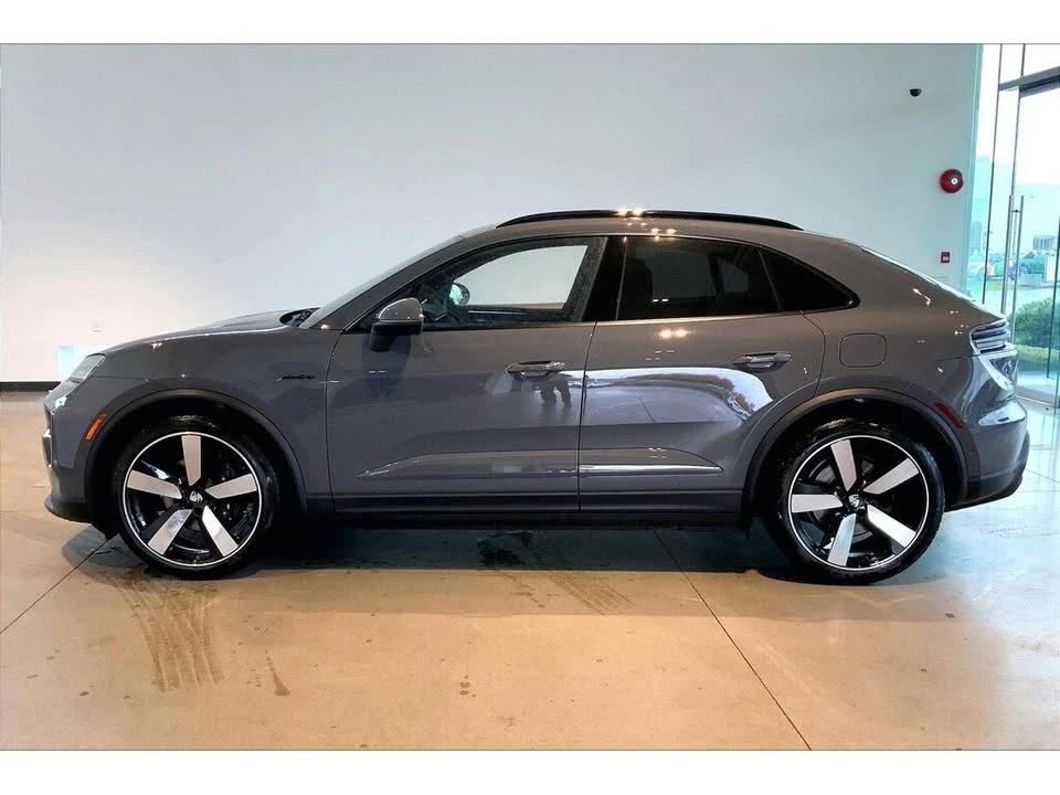 2025 Porsche Macan Electric - Image 8 of 20