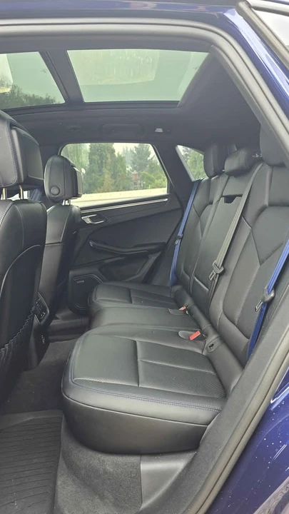 2025 Porsche Macan Electric - Image 6 of 12