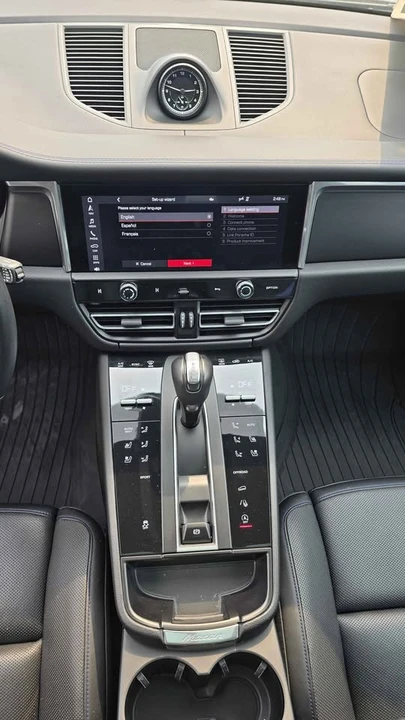 2025 Porsche Macan Electric - Image 10 of 12