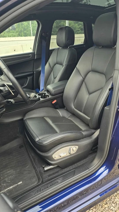 2025 Porsche Macan Electric - Image 7 of 12
