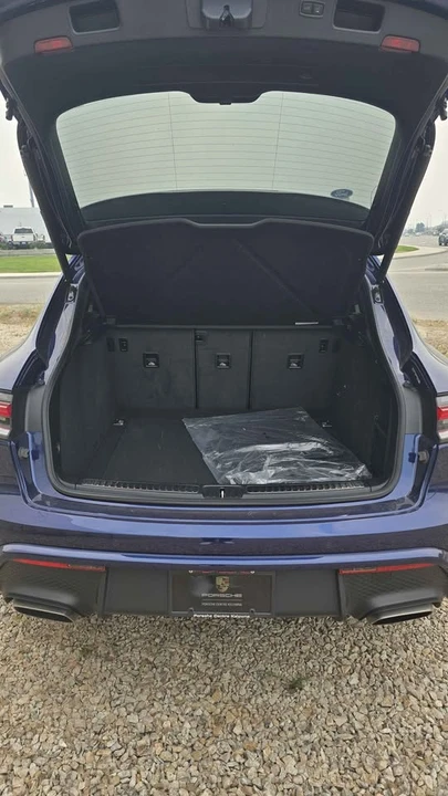 2025 Porsche Macan Electric - Image 5 of 12