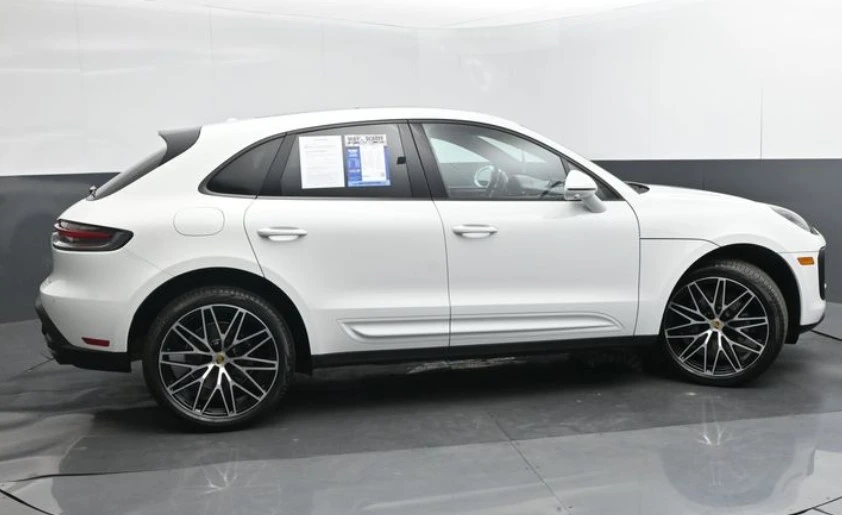 2025 Porsche Macan Electric - Image 5 of 12