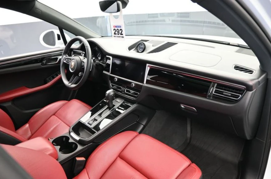 2025 Porsche Macan Electric - Image 8 of 12