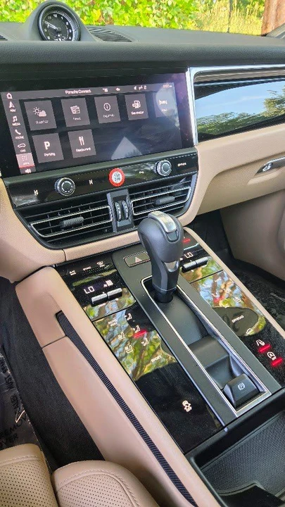 2025 Porsche Macan Electric - Image 9 of 16