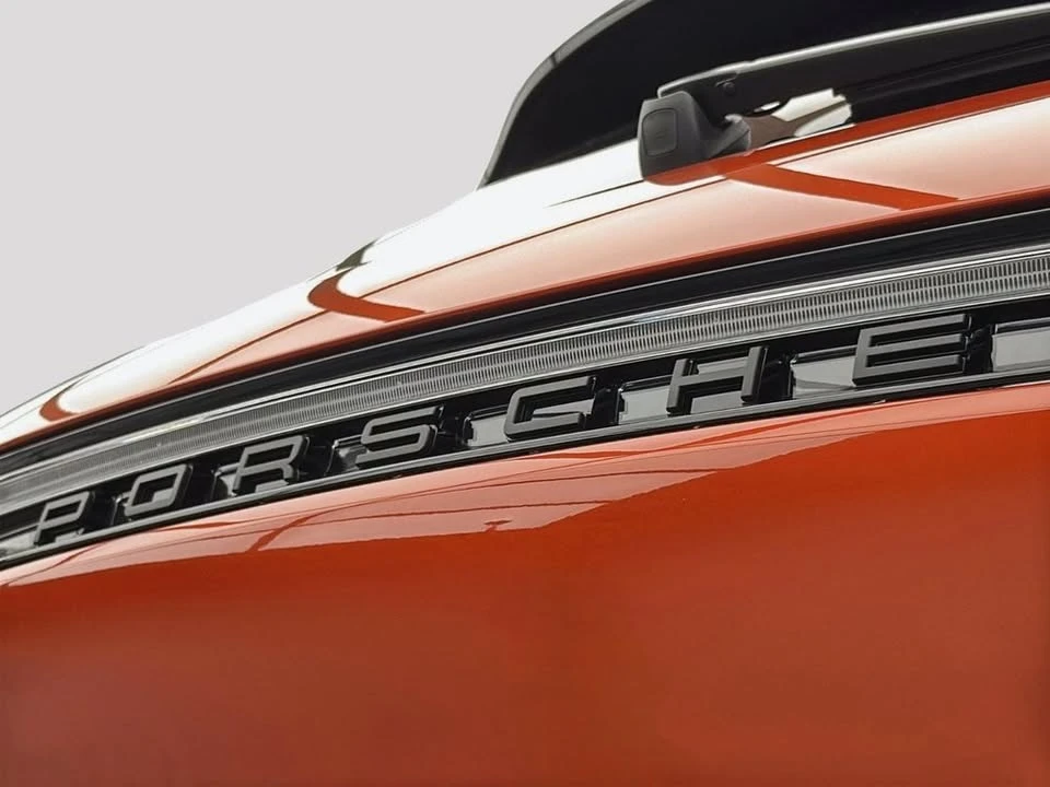 2025 Porsche Macan Electric - Image 7 of 10