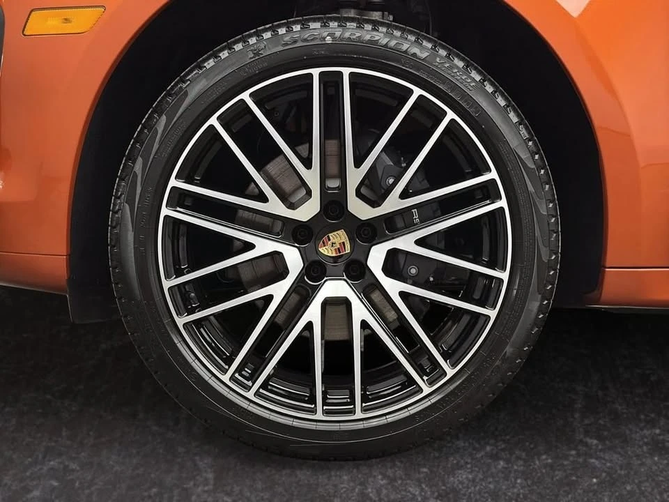 2025 Porsche Macan Electric - Image 10 of 10