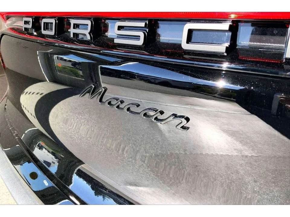 2025 Porsche Macan - Image 15 of 20