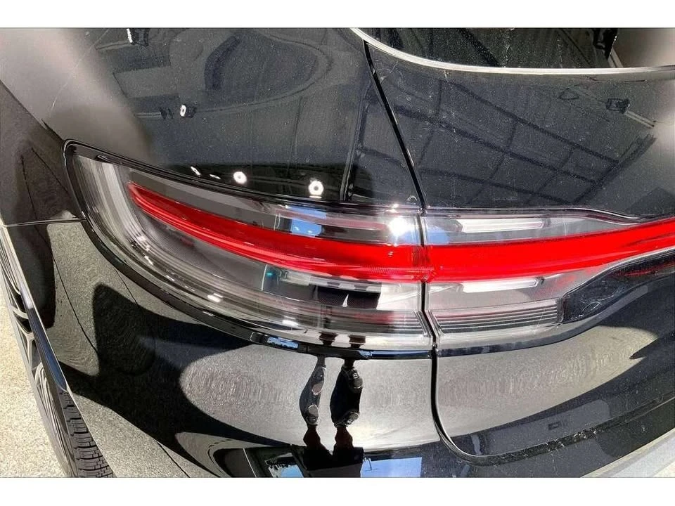 2025 Porsche Macan - Image 12 of 20
