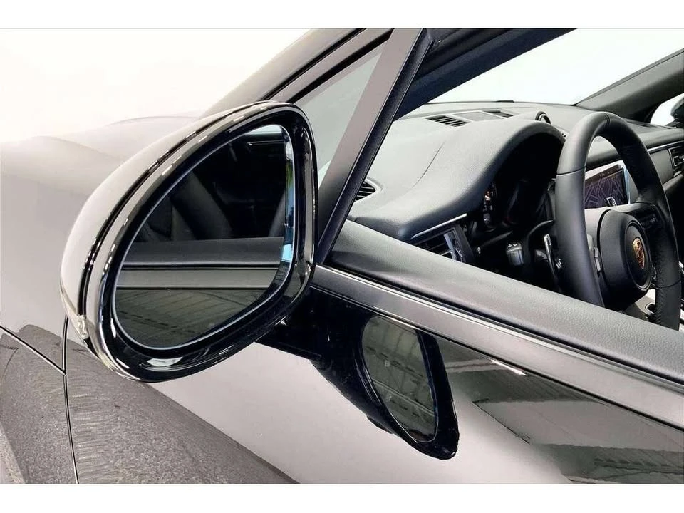2025 Porsche Macan - Image 13 of 20