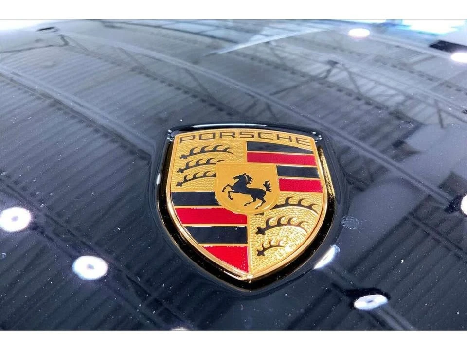 2025 Porsche Macan - Image 9 of 20