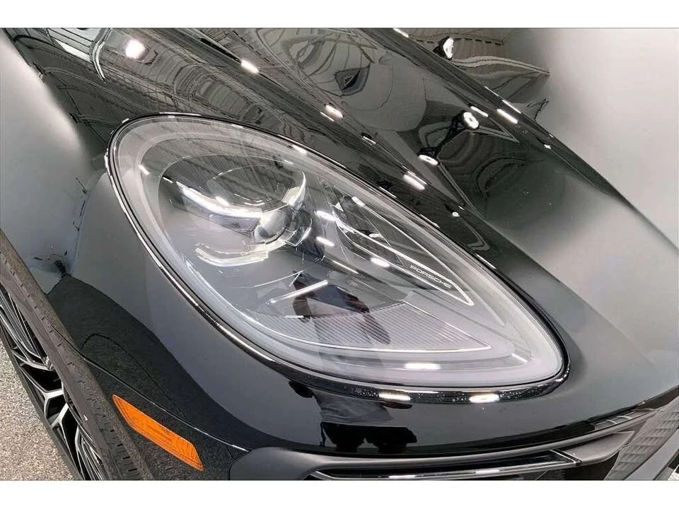 2025 Porsche Macan - Image 10 of 20