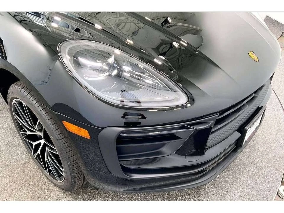 2025 Porsche Macan - Image 11 of 20