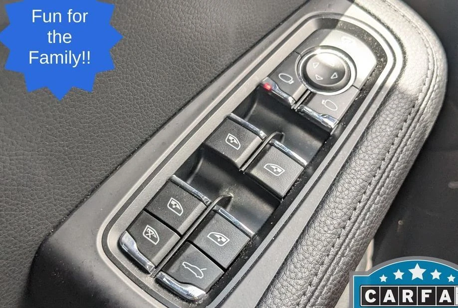 2025 Porsche Macan Electric - Image 10 of 20