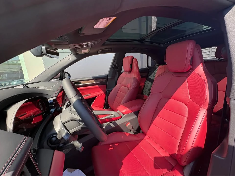 2025 Porsche Macan Electric - Image 14 of 16