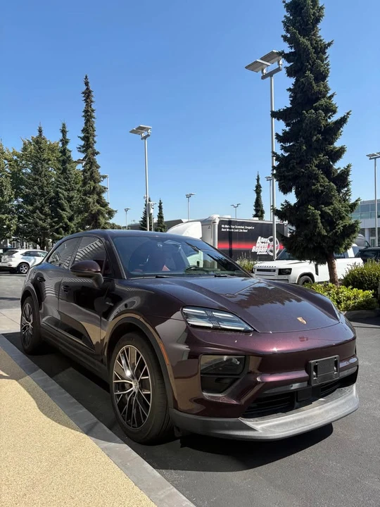 2025 Porsche Macan Electric - Image 3 of 16