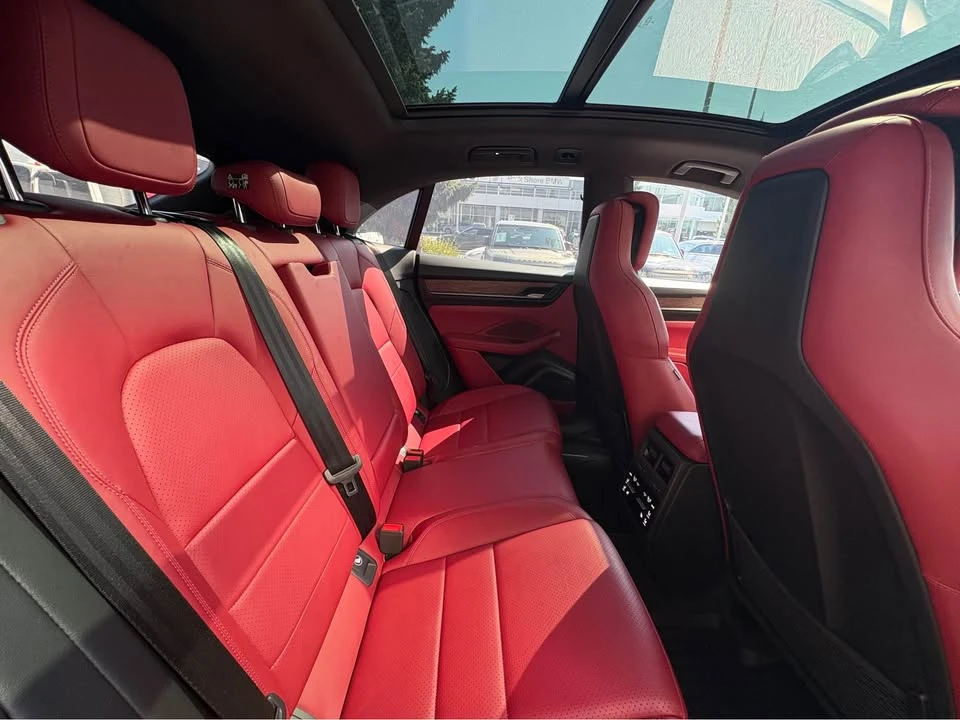 2025 Porsche Macan Electric - Image 10 of 16