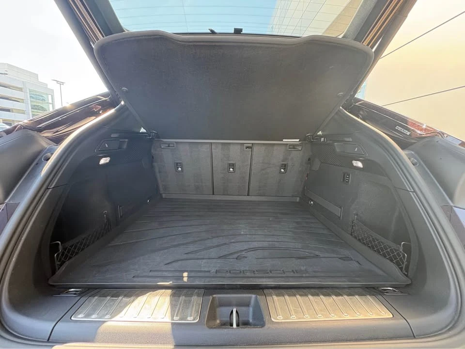 2025 Porsche Macan Electric - Image 16 of 16