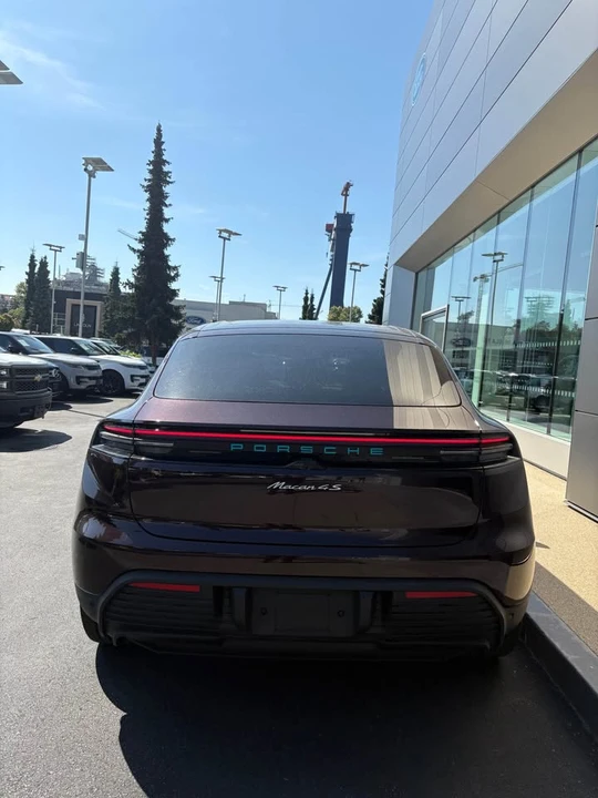 2025 Porsche Macan Electric - Image 5 of 16