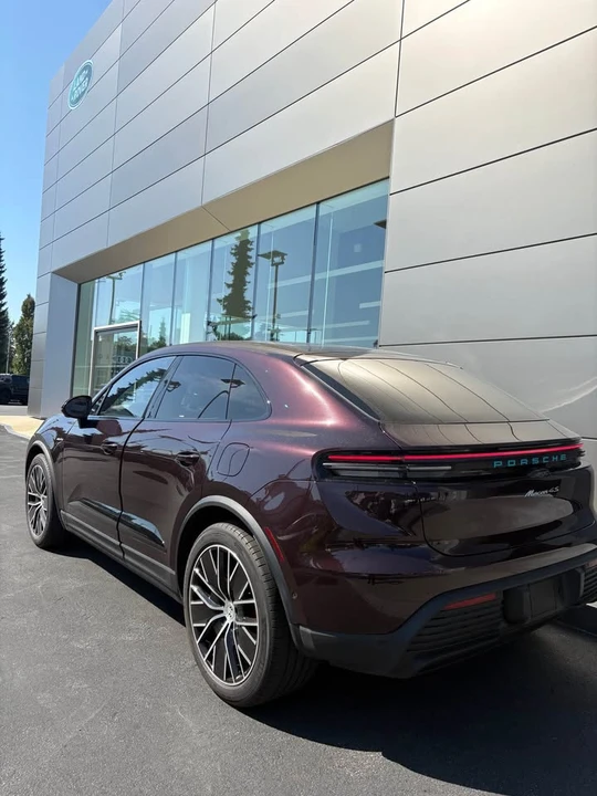 2025 Porsche Macan Electric - Image 6 of 16