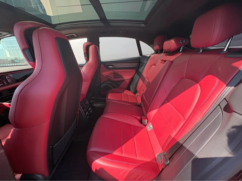 2025 Porsche Macan Electric - Image 8 of 16