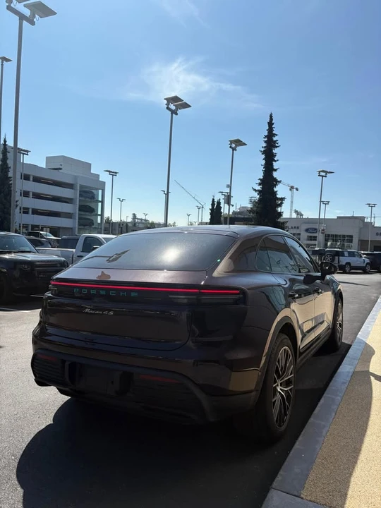2025 Porsche Macan Electric - Image 4 of 16