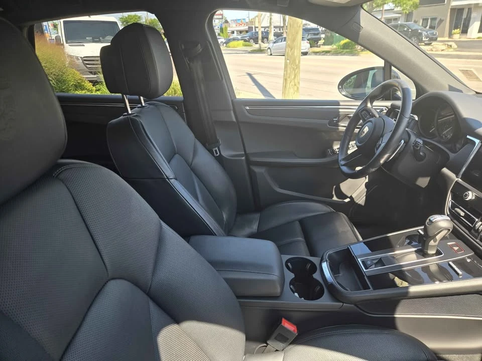 2025 Porsche Macan - Image 4 of 6