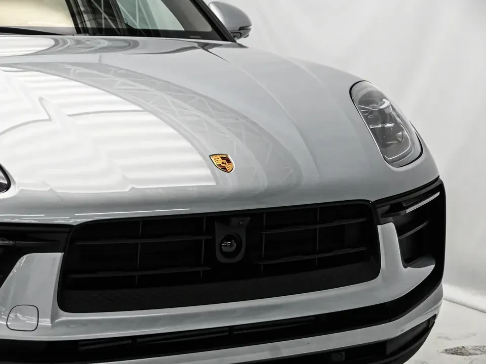 2025 Porsche Macan Electric - Image 10 of 20