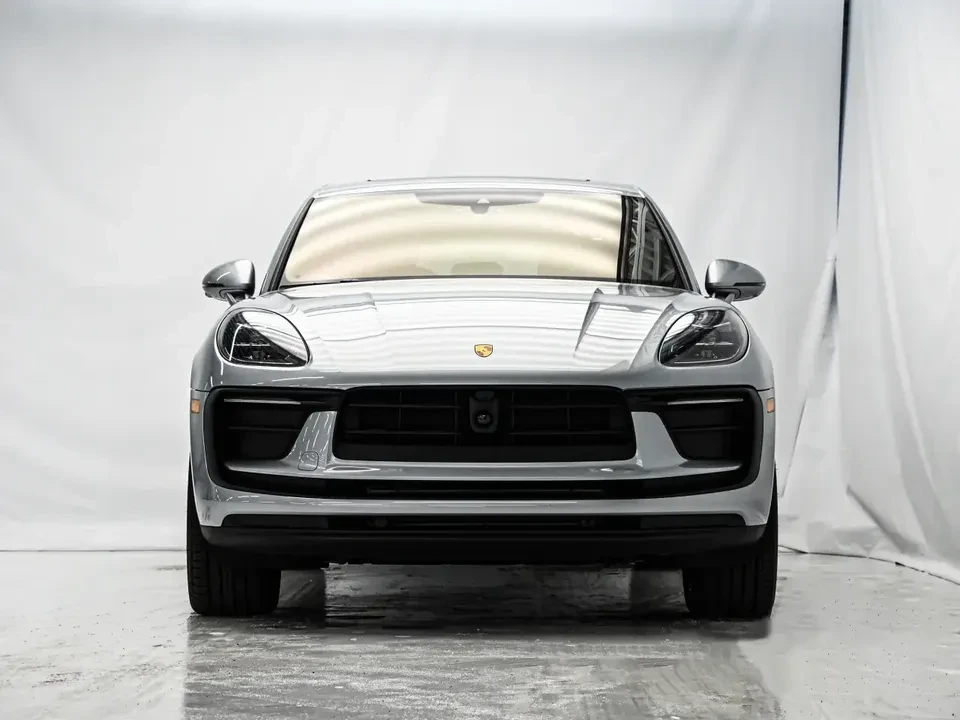 2025 Porsche Macan Electric - Image 8 of 20