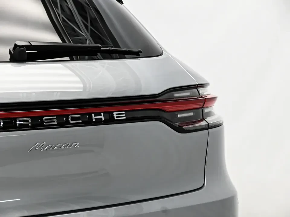 2025 Porsche Macan Electric - Image 13 of 20