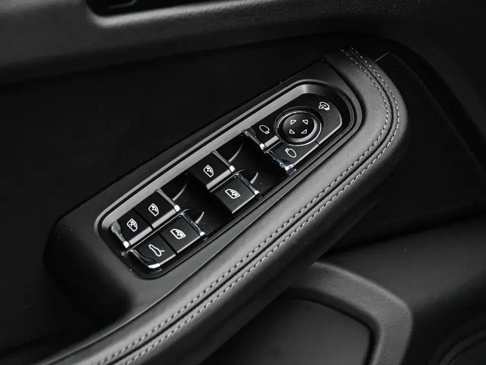 2025 Porsche Macan Electric - Image 20 of 20