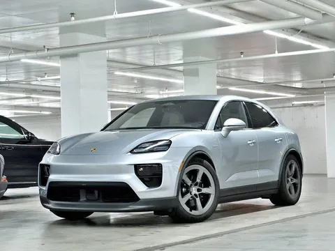 2025 Porsche Macan 4S Electric