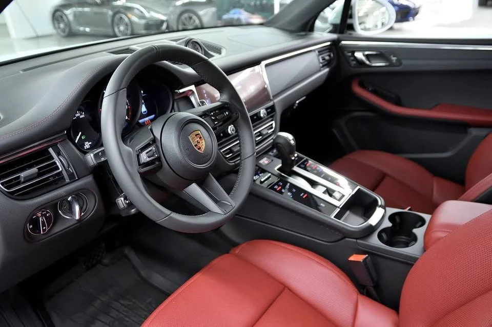 2025 Porsche Macan Electric - Image 4 of 4