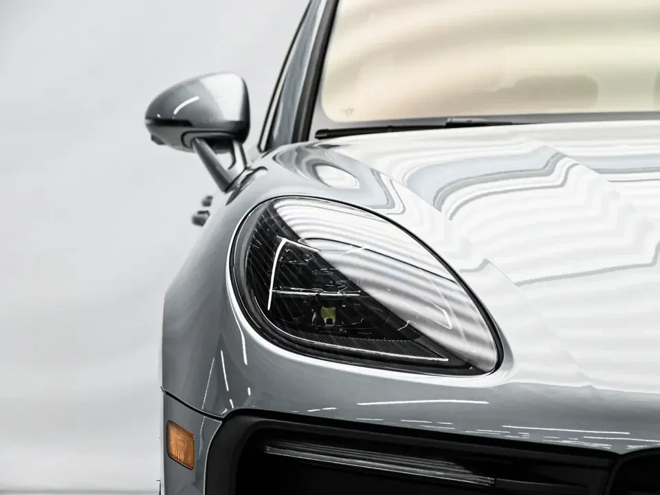 2025 Porsche Macan Electric - Image 11 of 20