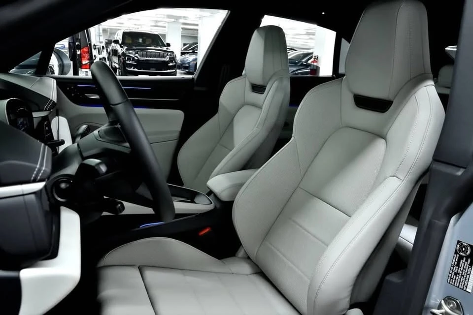2025 Porsche Macan Electric - Image 4 of 4