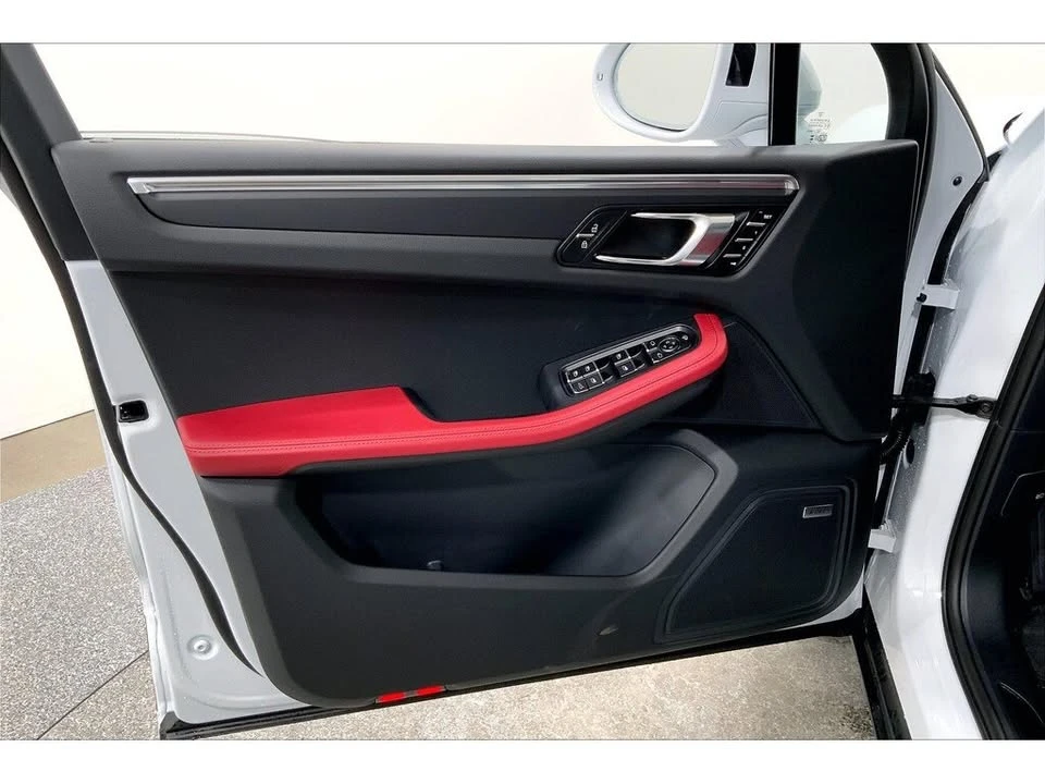 2025 Porsche Macan Electric - Image 20 of 20