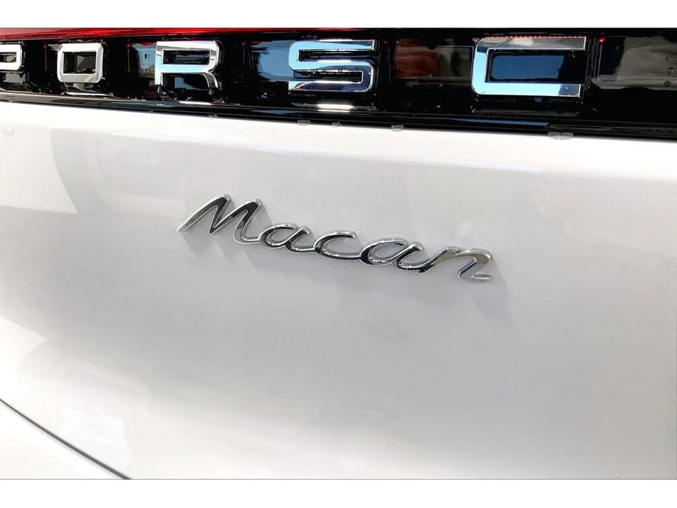 2025 Porsche Macan Electric - Image 14 of 20