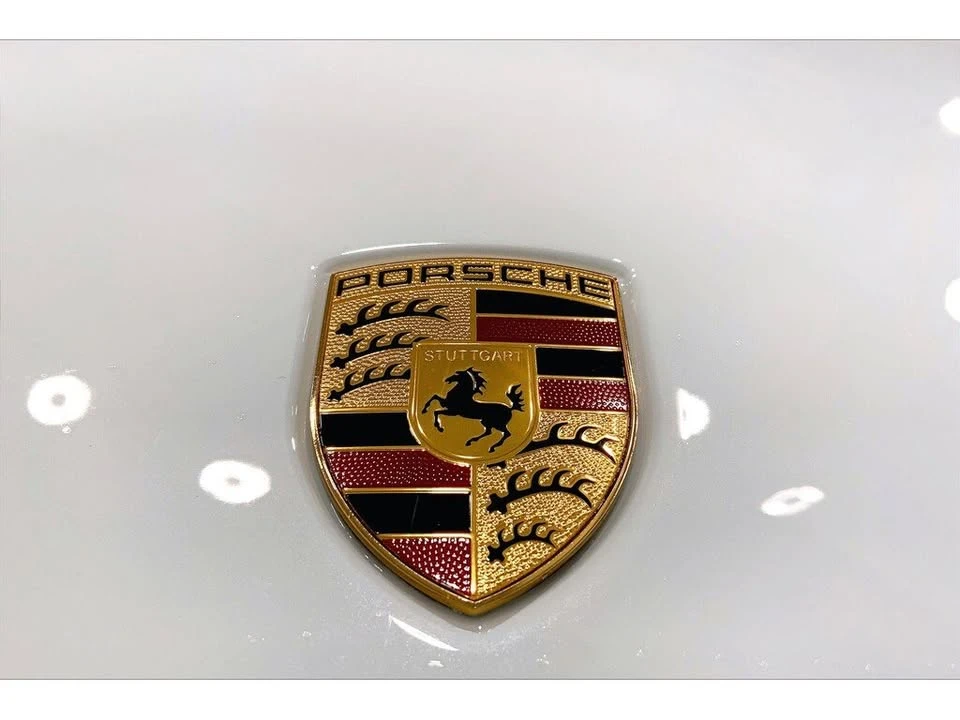 2025 Porsche Macan Electric - Image 11 of 20