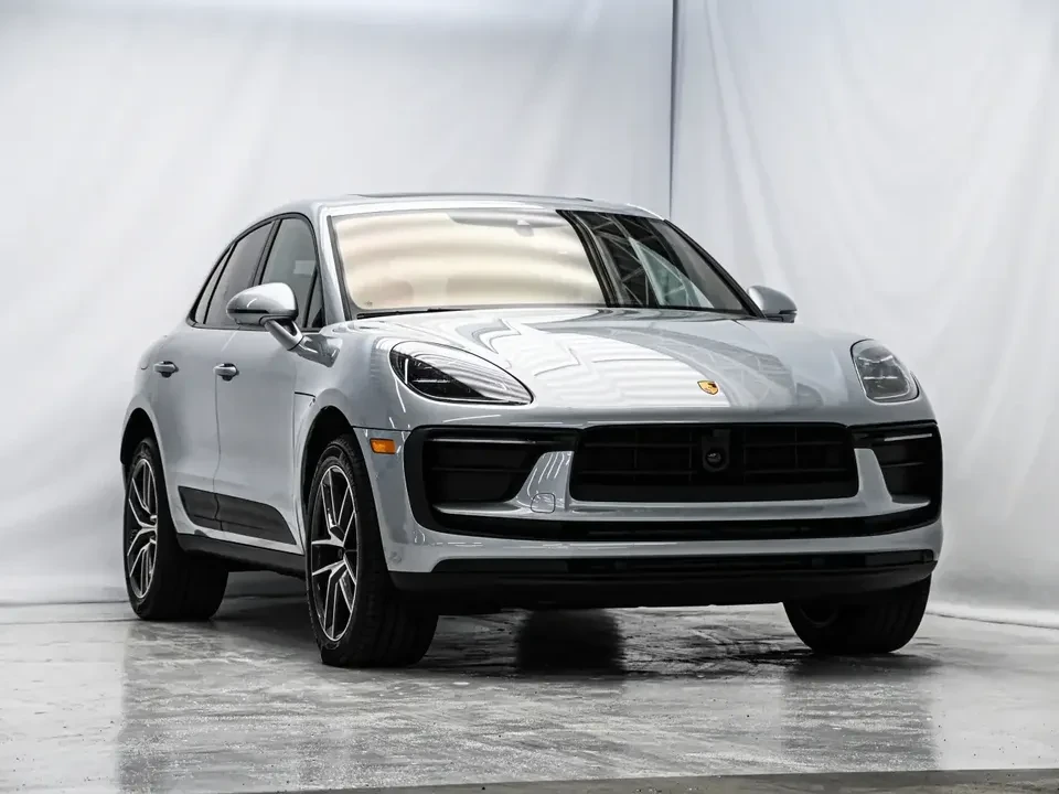 2025 Porsche Macan Electric - Image 6 of 20