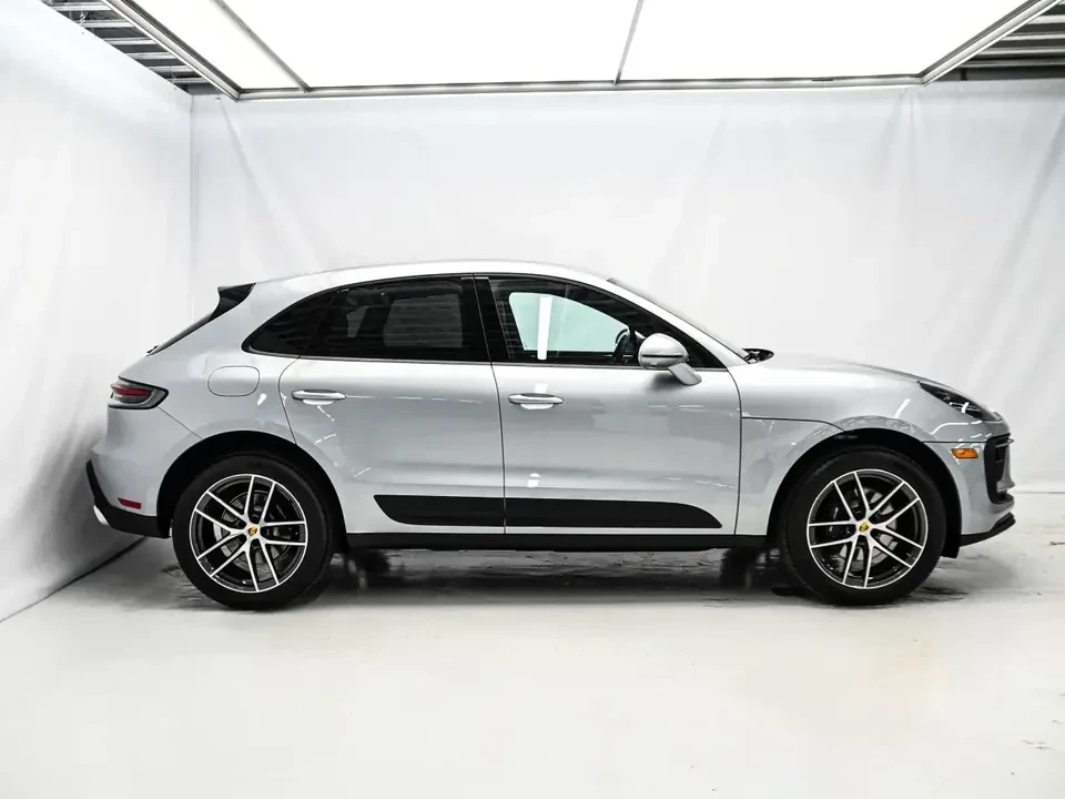 2025 Porsche Macan Electric - Image 4 of 20
