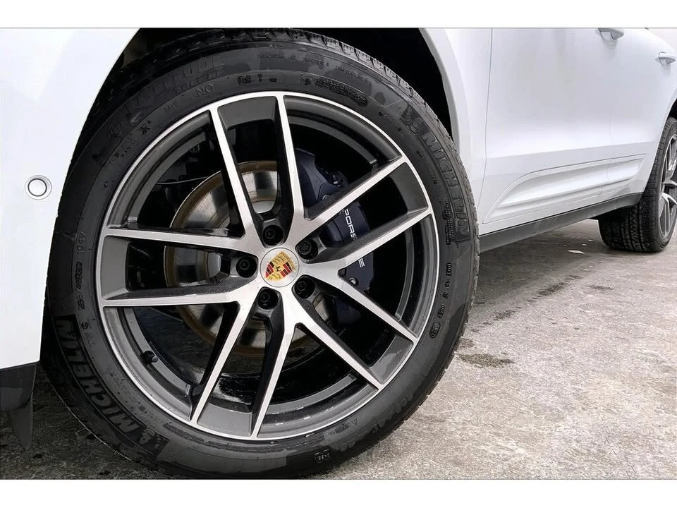 2025 Porsche Macan Electric - Image 17 of 20