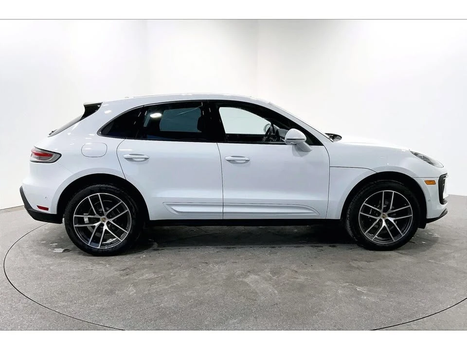 2025 Porsche Macan Electric - Image 4 of 20