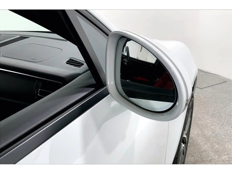 2025 Porsche Macan Electric - Image 13 of 20