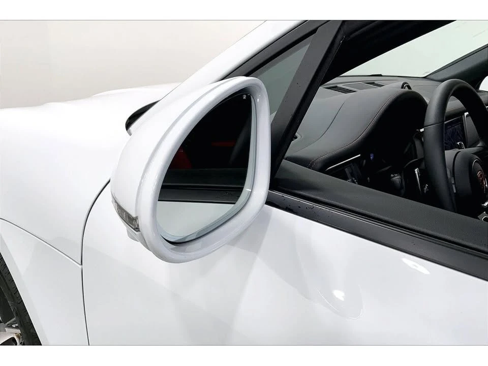 2025 Porsche Macan Electric - Image 12 of 20