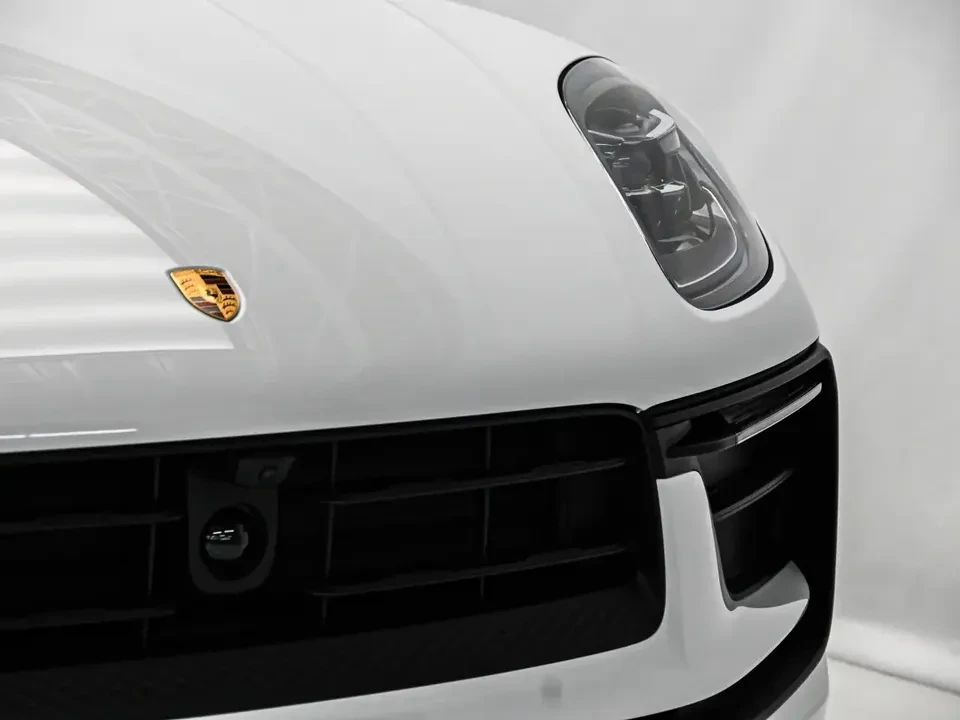 2025 Porsche Macan - Image 3 of 20