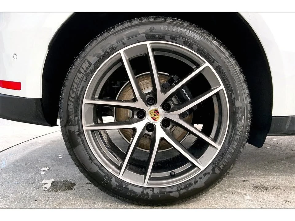 2025 Porsche Macan Electric - Image 19 of 20