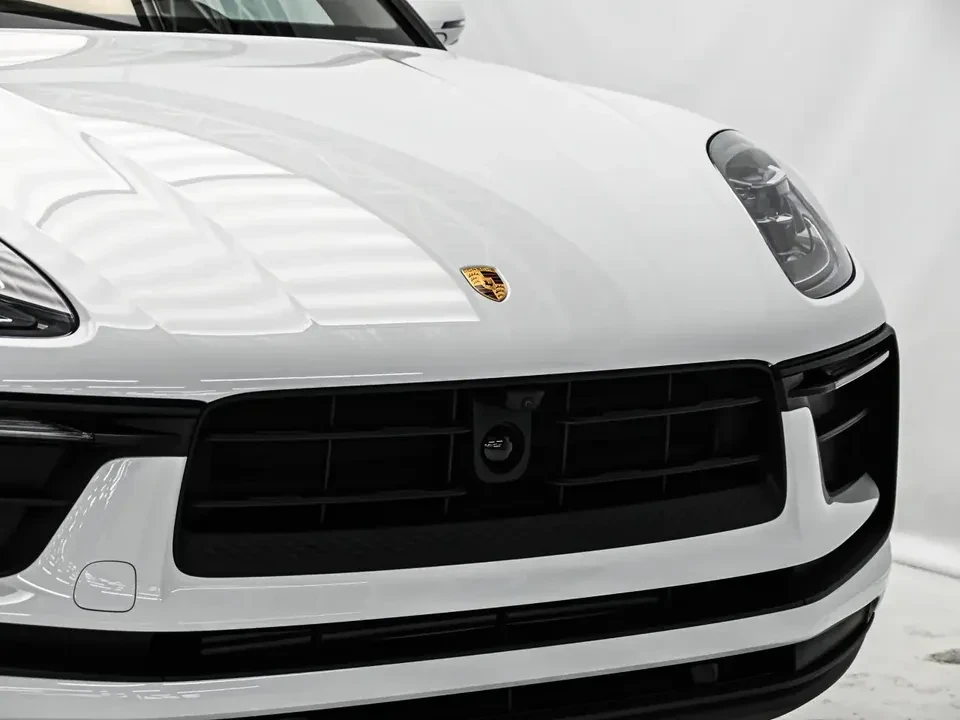 2025 Porsche Macan - Image 11 of 20