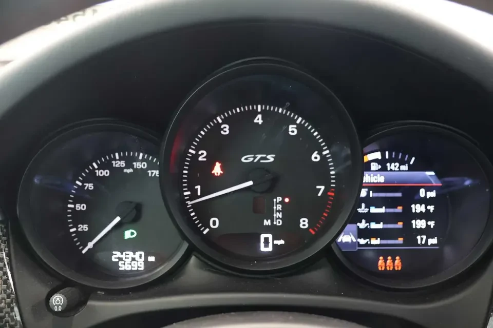 2025 Porsche Macan Electric - Image 6 of 7
