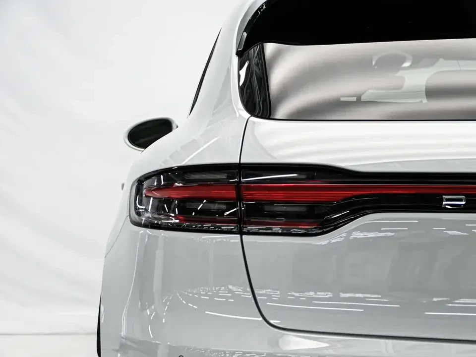 2025 Porsche Macan - Image 9 of 20