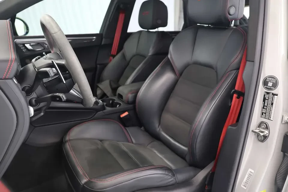 2025 Porsche Macan Electric - Image 5 of 7